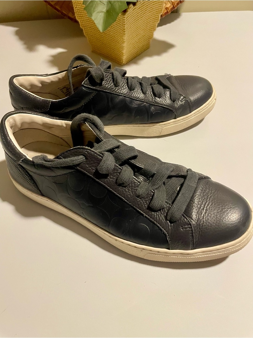 Men's Dark Blue Coach Leather Low-Top Sneakers Size 9 - Classic Casual Style